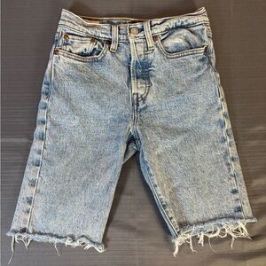 Levi’s Wedgie Straight Denim Shorts 24 Light Wash Raw Hem High Rise